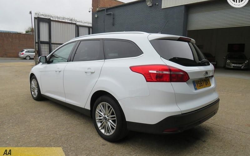 Used Ford Focus Zetec 120 HP (88 kW) 2017 White Estate