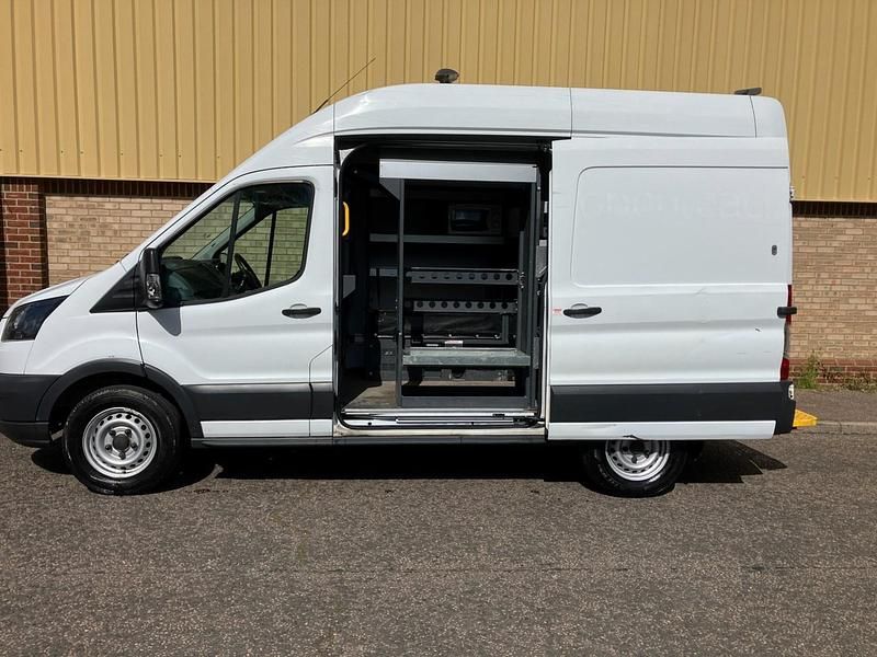 Usado Ford Transit 130 HP (95 kW) 2018 Branco Van