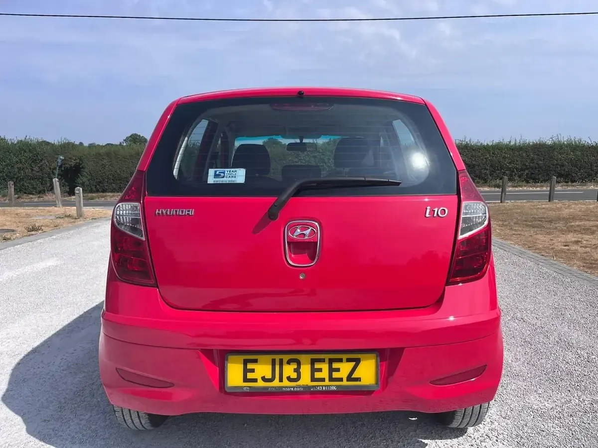 Used Hyundai i10 Active 85 HP (62 kW) 2013 Red Hatchback