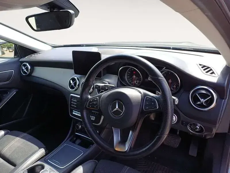 Used Mercedes GLA180 Urban 122 HP (89 kW) 2019 Grey SUV