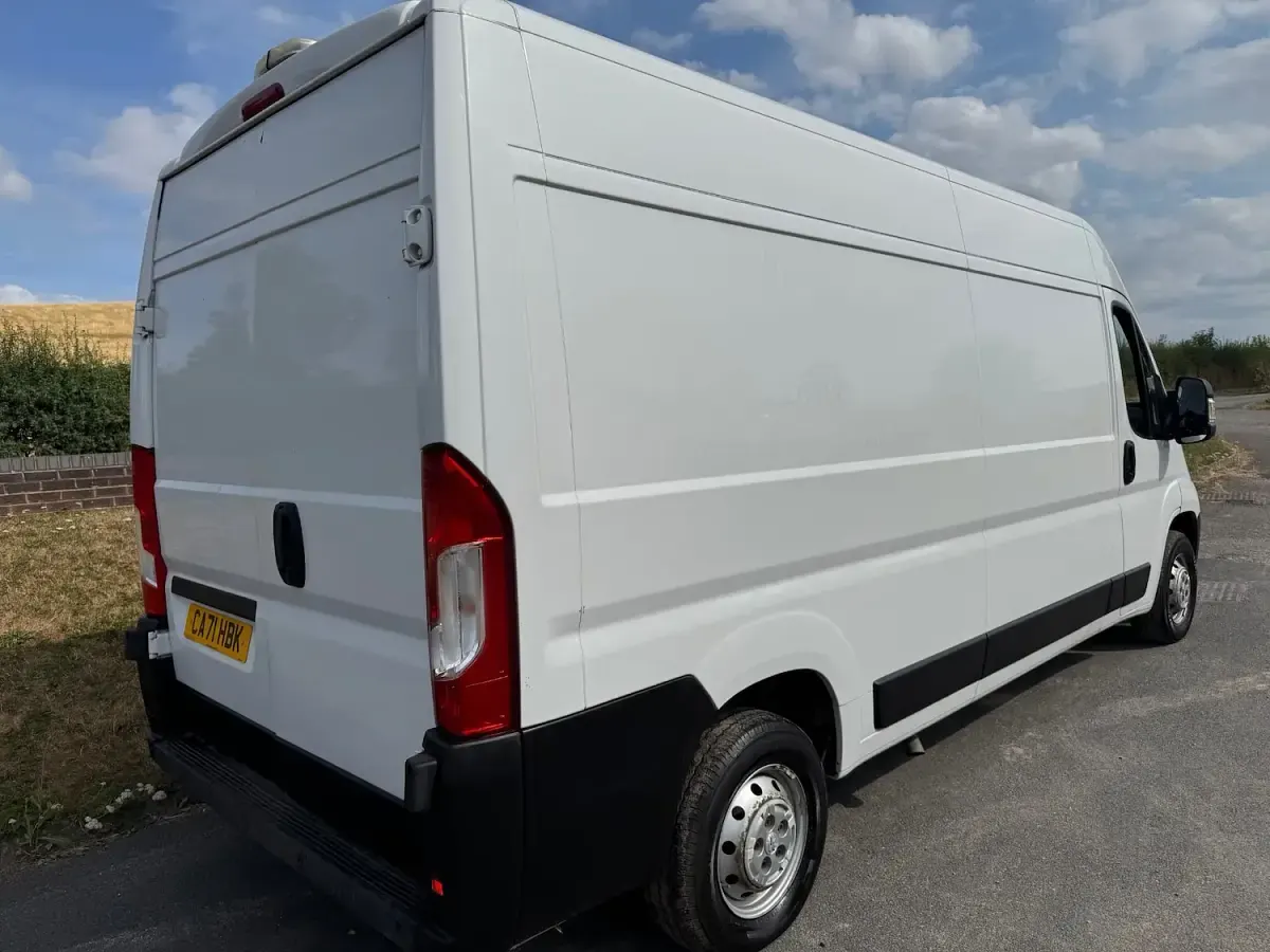 Used Peugeot Boxer 140 HP (102 kW) 2021 White Van