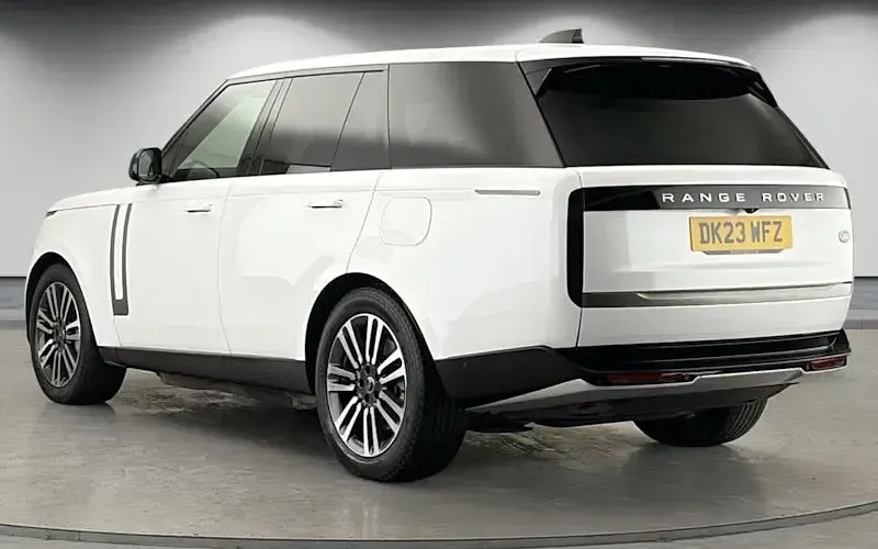 Used Land Rover Range Rover SE 441 HP (324 kW) 2023 Ostuni pearl white SUV