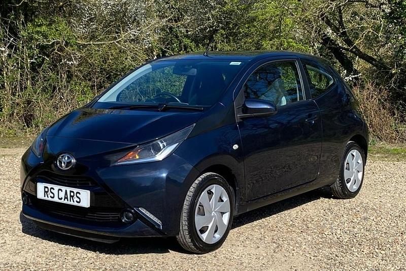 Used Toyota Aygo X-play 2018 Blue Hatchback