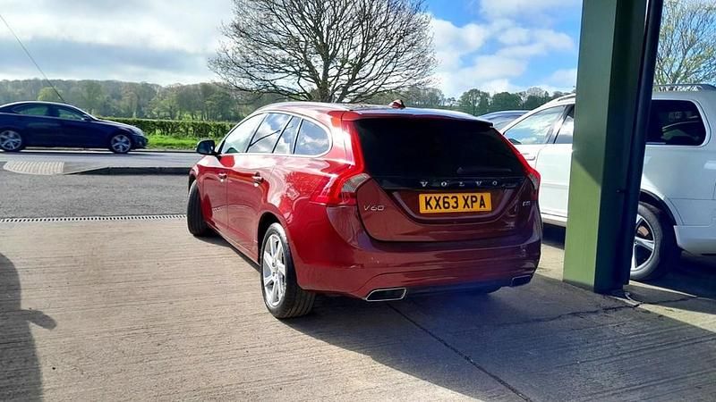 Usado Volvo V60 SE Lux 215 HP (158 kW) 2014 Vermelho Carrinha