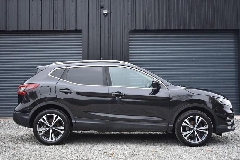 Used Nissan Qashqai N-Connecta 2017 Black SUV