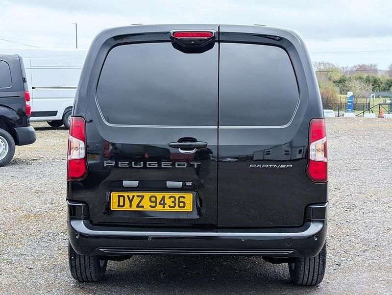 Nouă Peugeot Partner 129 CP (94 kW) 2026 Negru Monovolum