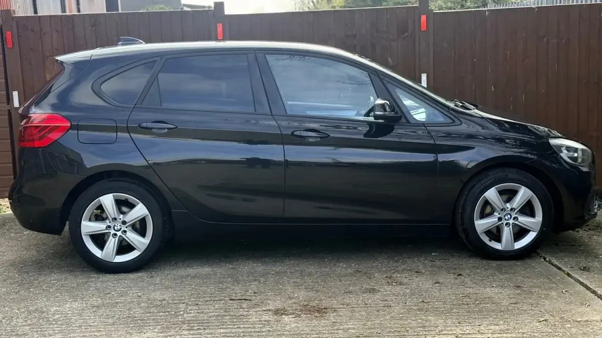 Begagnad BMW 218 2015 Svart Kombi