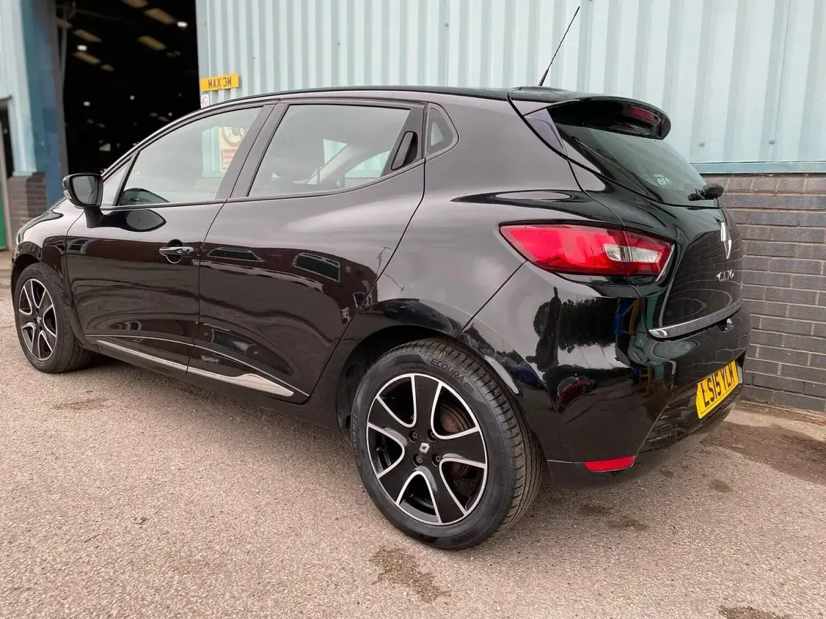 Used Renault Clio Dynamique 90 HP (66 kW) 2015 Black Hatchback