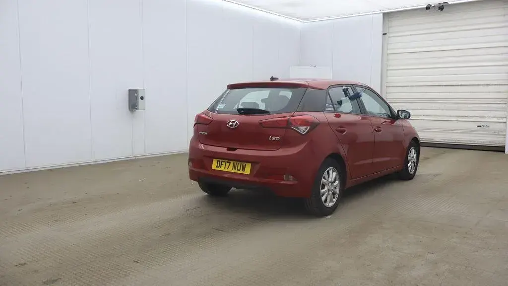 Used Hyundai i20 SE 84 HP (61 kW) 2017 Red Hatchback