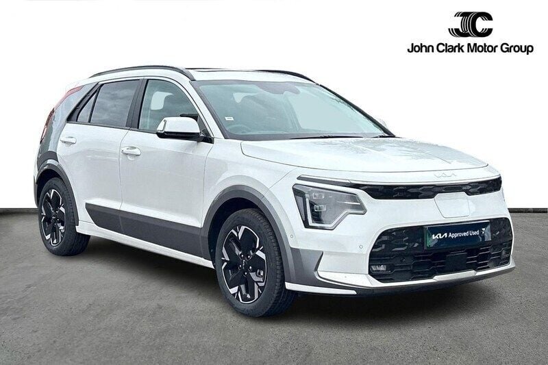 White Used 2024 Kia e-Niro 4 SUV | £26,000 (Expensive) - Image 1/4