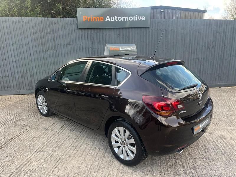 Used Vauxhall Astra Elite 165 HP (121 kW) 2012 Brown Hatchback