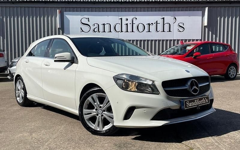 Used Mercedes A180 Executive 109 HP (80 kW) 2017 White Hatchback