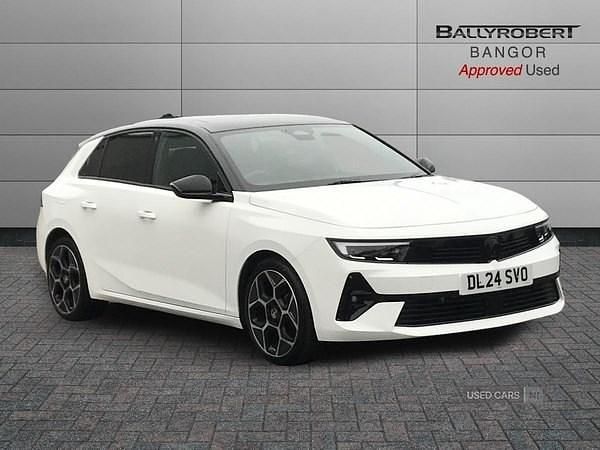 Used Vauxhall Astra Ultimate 130 HP (95 kW) 2024 White Hatchback