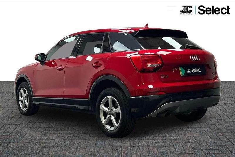 Usado Audi Q2 116 HP (85 kW) 2018 Vermelho SUV