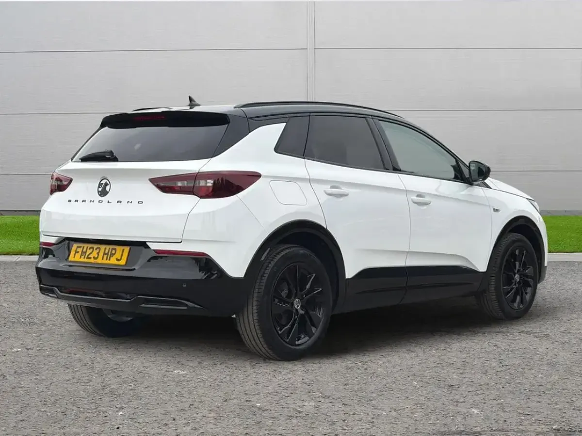 Used Vauxhall Grandland X S 128 HP (94 kW) 2023 White SUV