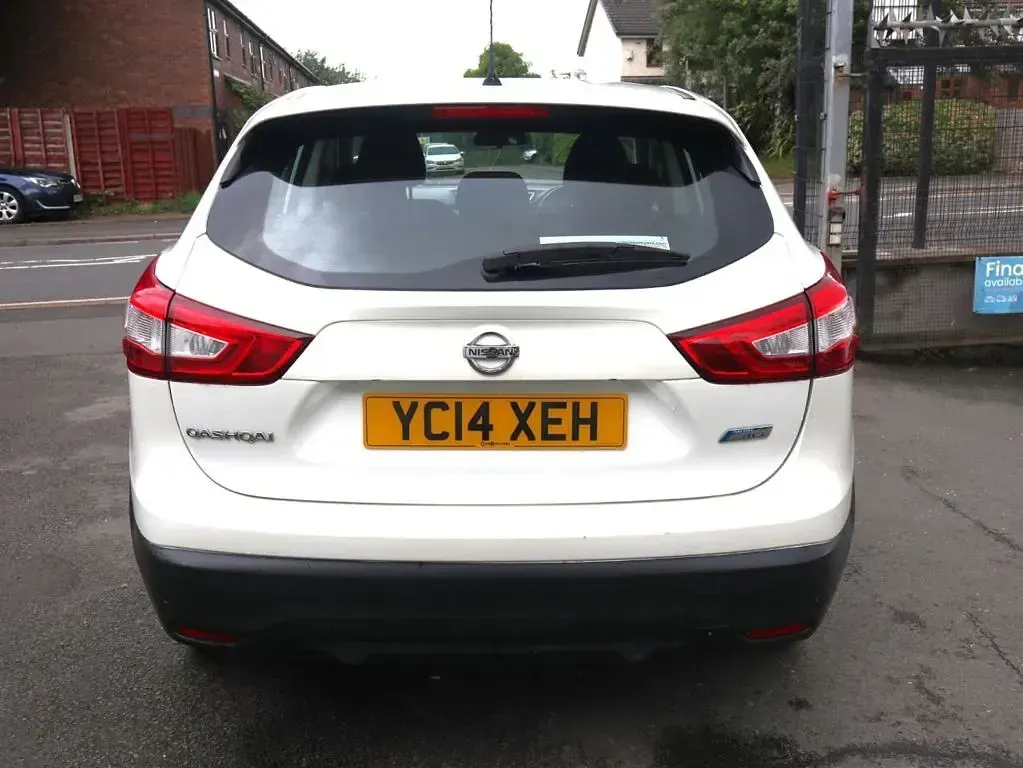 Used Nissan Qashqai Acenta 110 HP (80 kW) 2014 White SUV