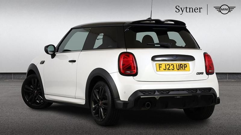 Begagnad Mini Cooper Hatch 134 HK (98 kW) 2023 Vit Halvkombi