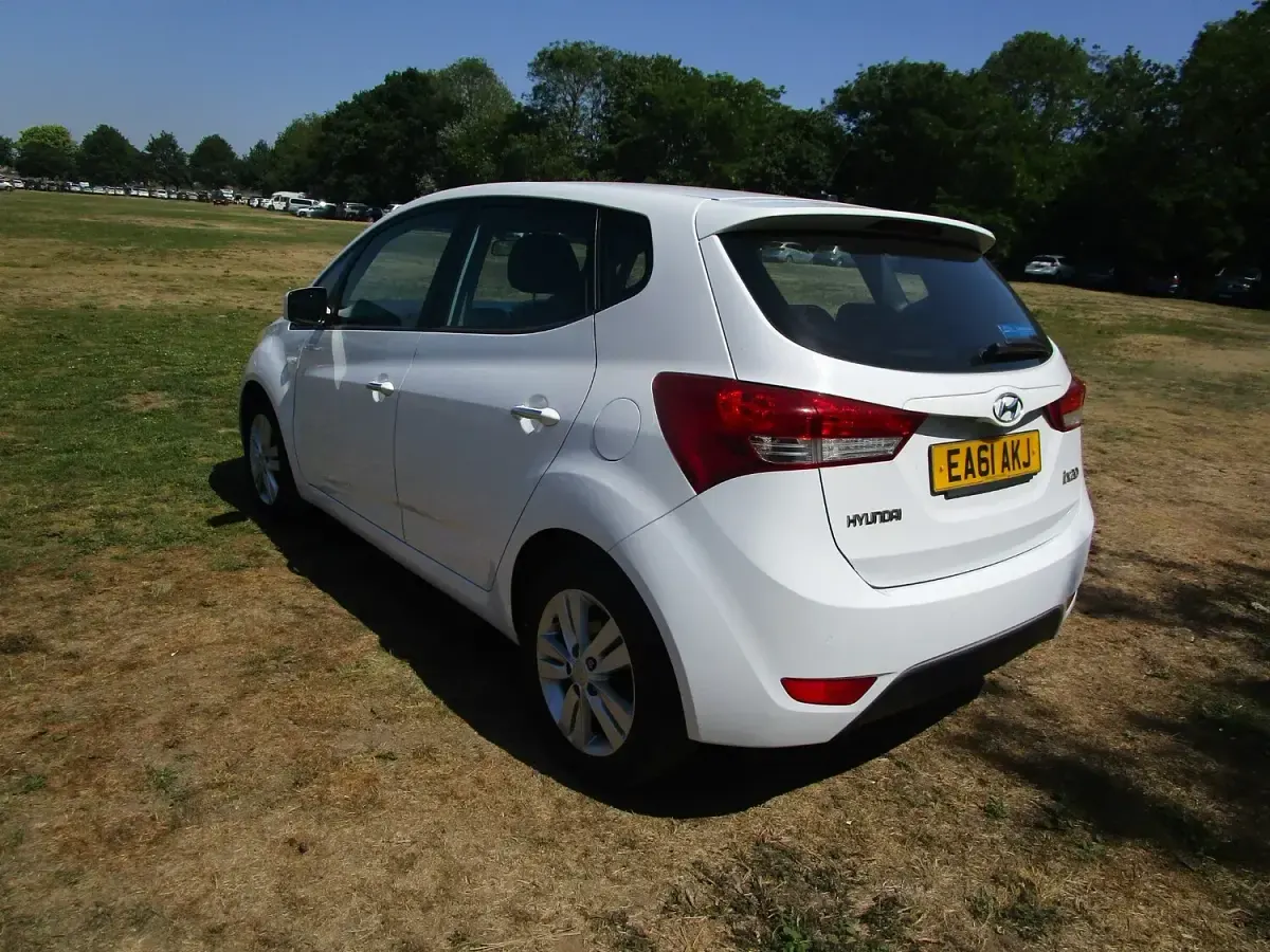 Used Hyundai ix20 Active 123 HP (90 kW) 2011 White Hatchback