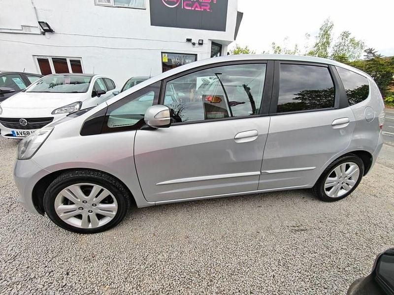 Begagnad Honda Jazz EX 100 HK (73 kW) 2010 Silver Halvkombi