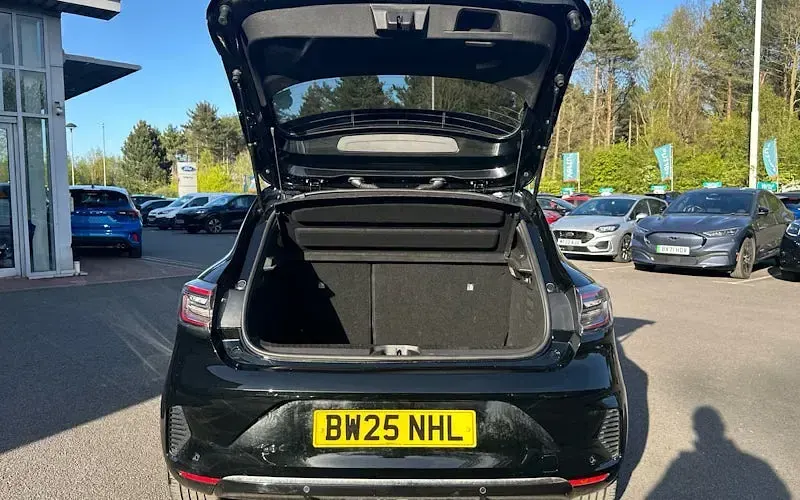 Used Renault Clio V Techno 143 HP (105 kW) 2025 Black Hatchback