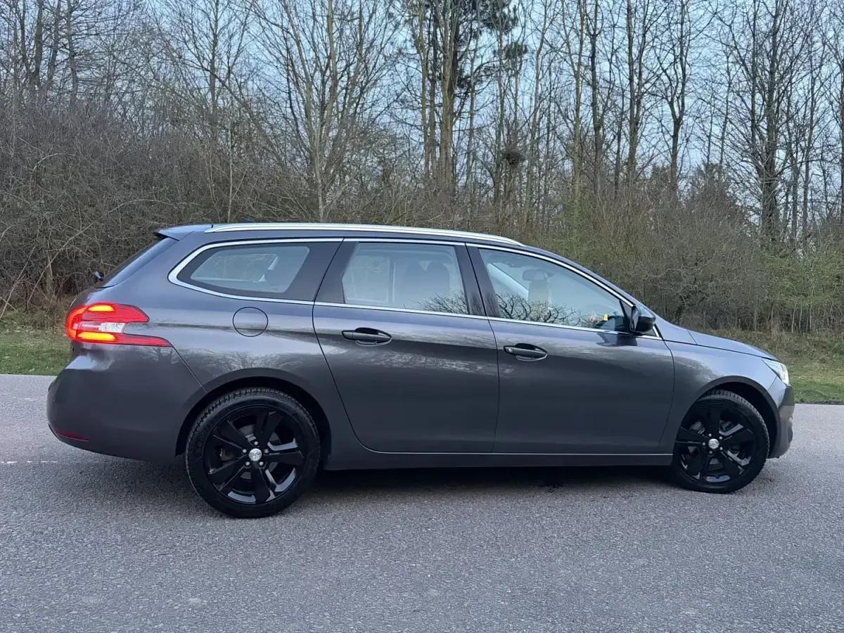 Second-hand Peugeot 308 SW Allure 2016 Gri Break