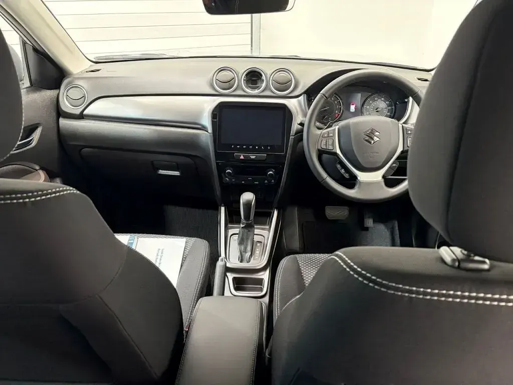 Nuevo Suzuki Vitara 110 CV (80 kW) 2025 Plateado SUV