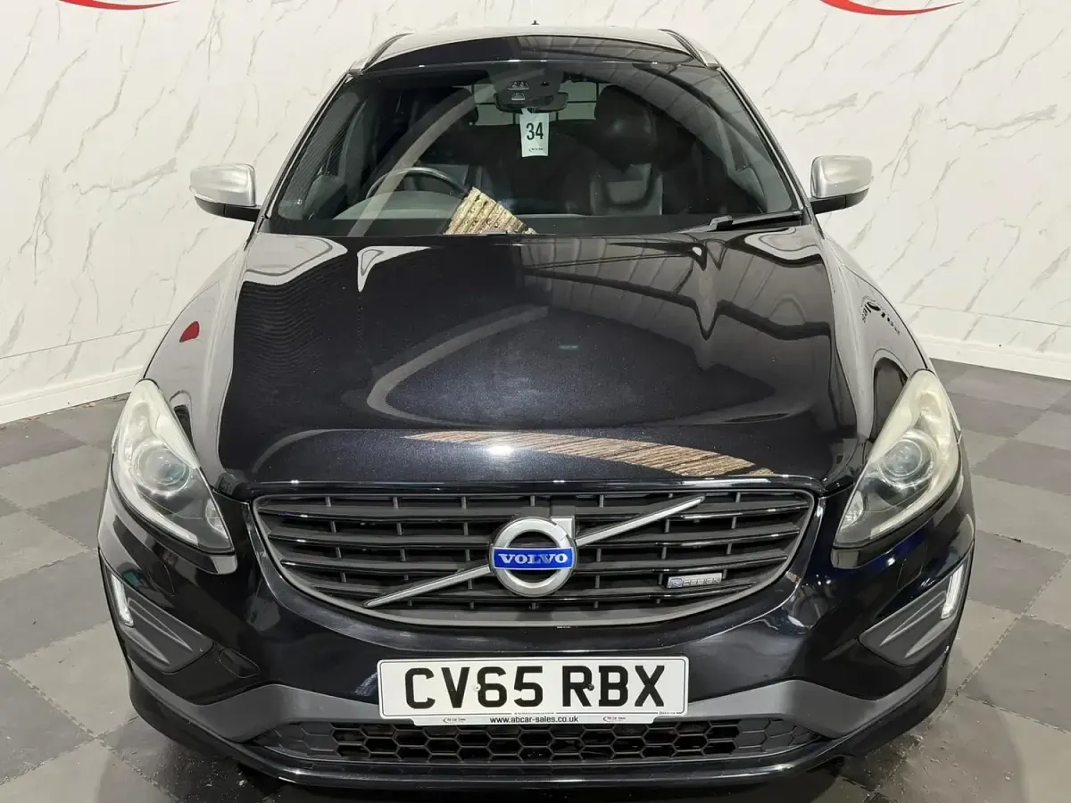 Used Volvo XC60 R-Design 181 HP (133 kW) 2015 Black SUV