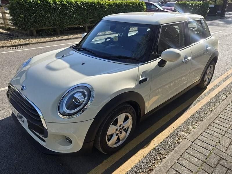Used Mini Cooper Classic 136 HP (100 kW) 2019 White Hatchback
