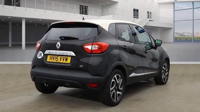 Used Renault Captur Dynamique 90 HP (66 kW) 2015 Black/cream SUV