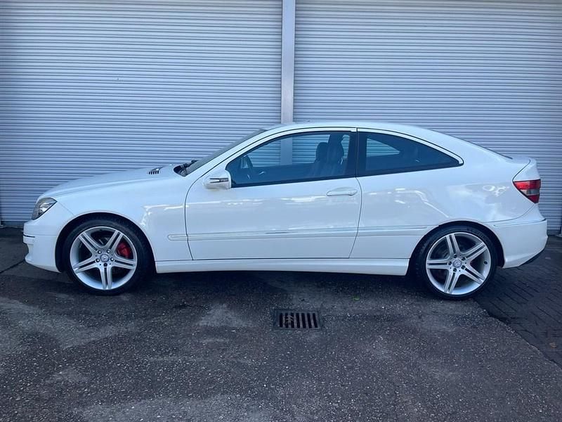 Used Mercedes CLC180 2010 White Hatchback