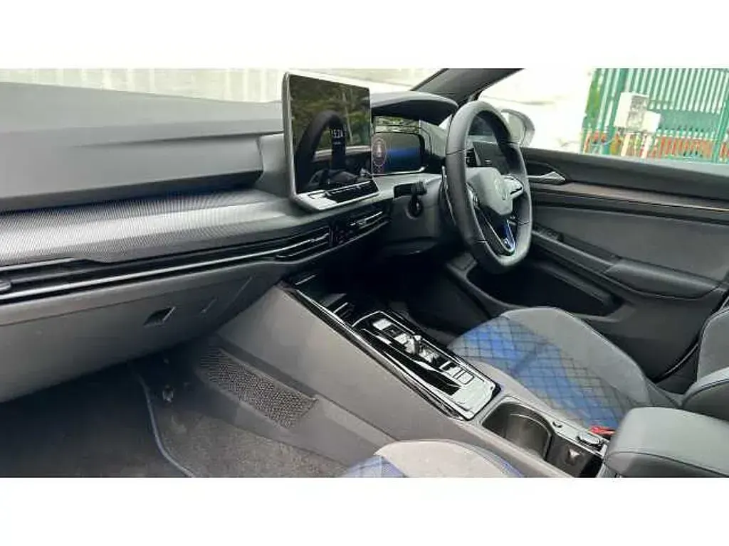 Used VW Golf VIII Black Edition 333 HP (244 kW) 2025 Pure white Hatchback