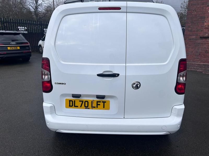 Used Vauxhall Combo Sportive 100 HP (73 kW) 2020 White Van