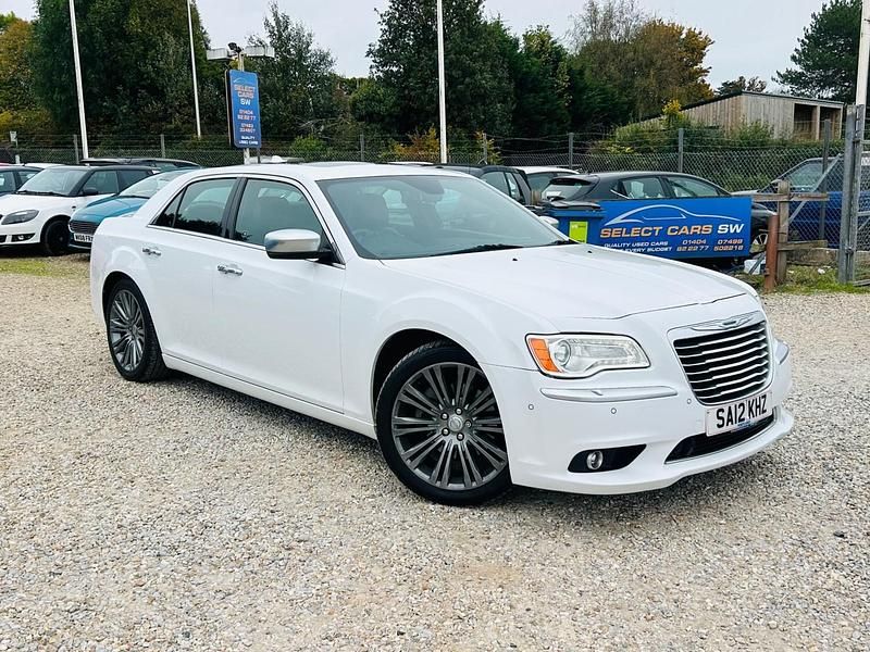 Used Chrysler 300C Executive 236 HP (173 kW) 2012 White Sedan