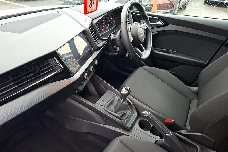 Used Audi A1 Design 94 HP (69 kW) 2023 White SUV