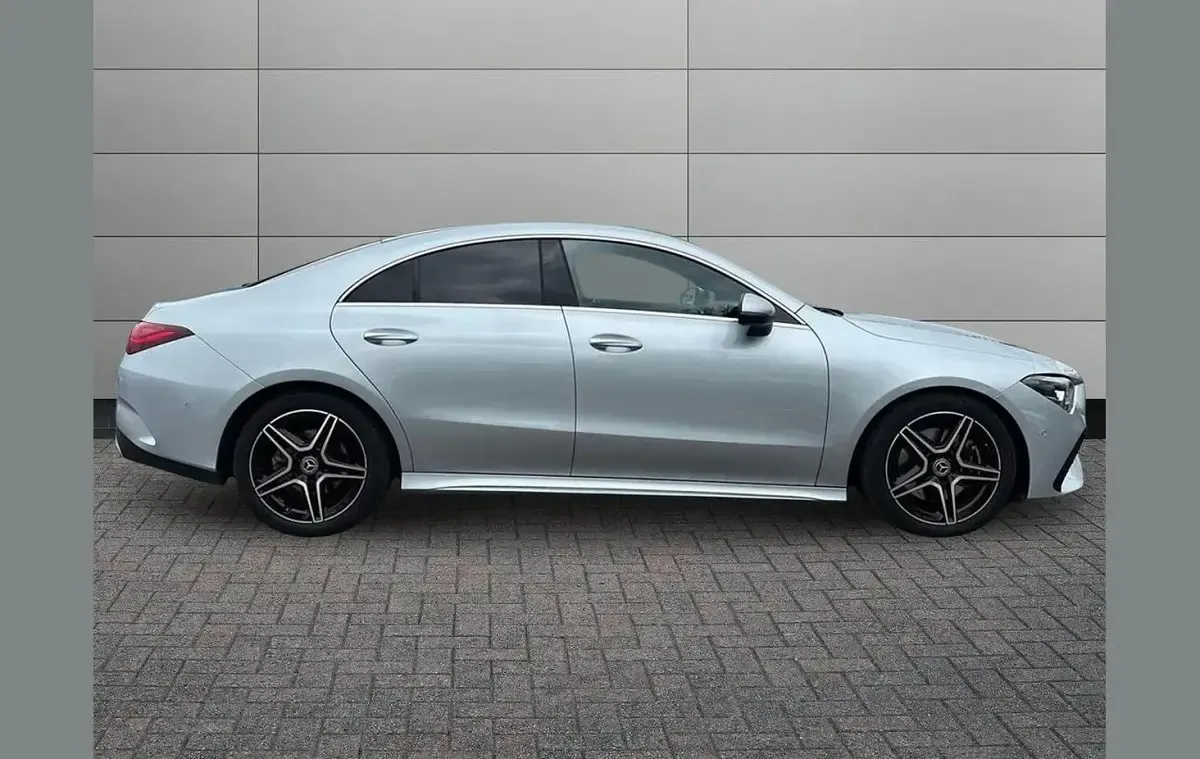 Usado Mercedes CLA200 Executive 161 HP (118 kW) 2025 Prateado Coupé