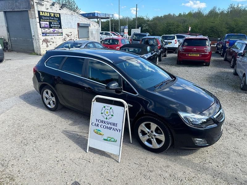 Begagnad Vauxhall Astra SRi 165 HK (121 kW) 2011 Svart Kombi