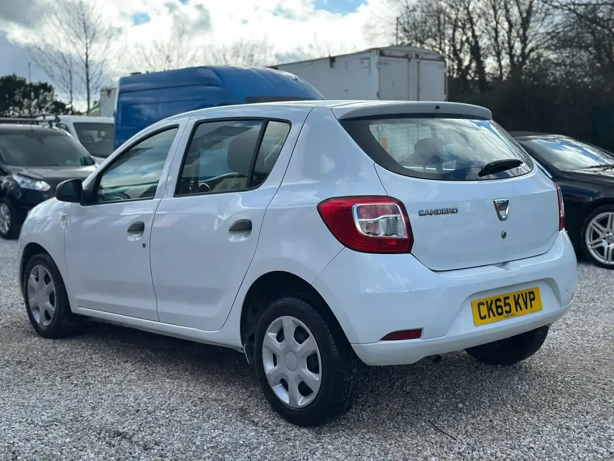 Used Dacia Sandero Ambiance 2015 White Hatchback