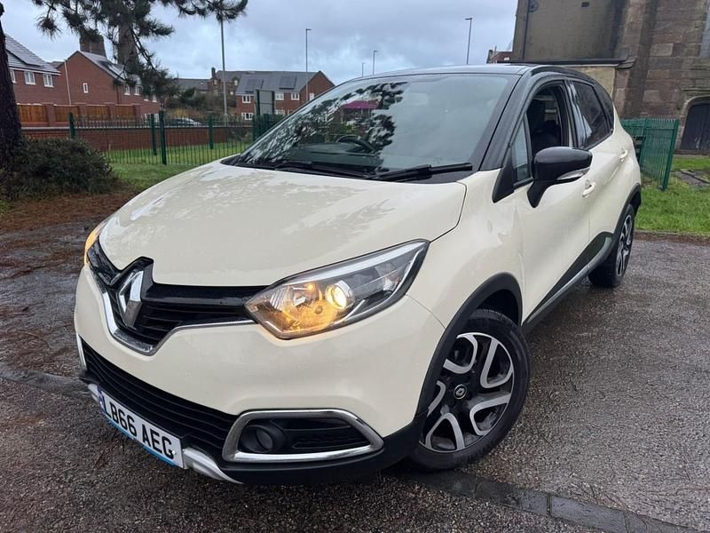 Used Renault Captur Signature 110 HP (80 kW) 2016 Cream SUV