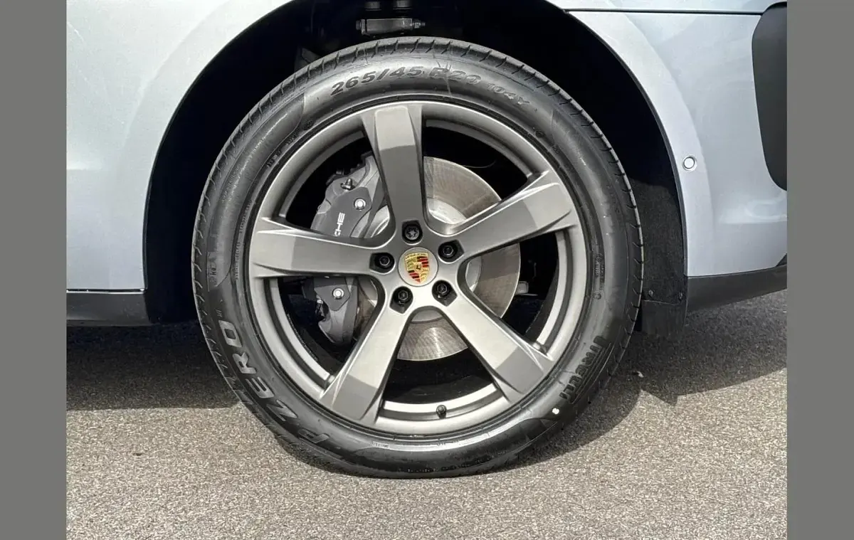 New Porsche Macan 261 HP (191 kW) 2026 Silver SUV