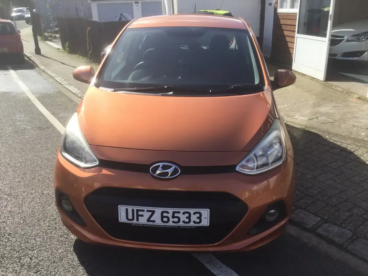 Gebraucht Hyundai i10 SE 87 PS (63 kW) 2014 Orange Kleinwagen