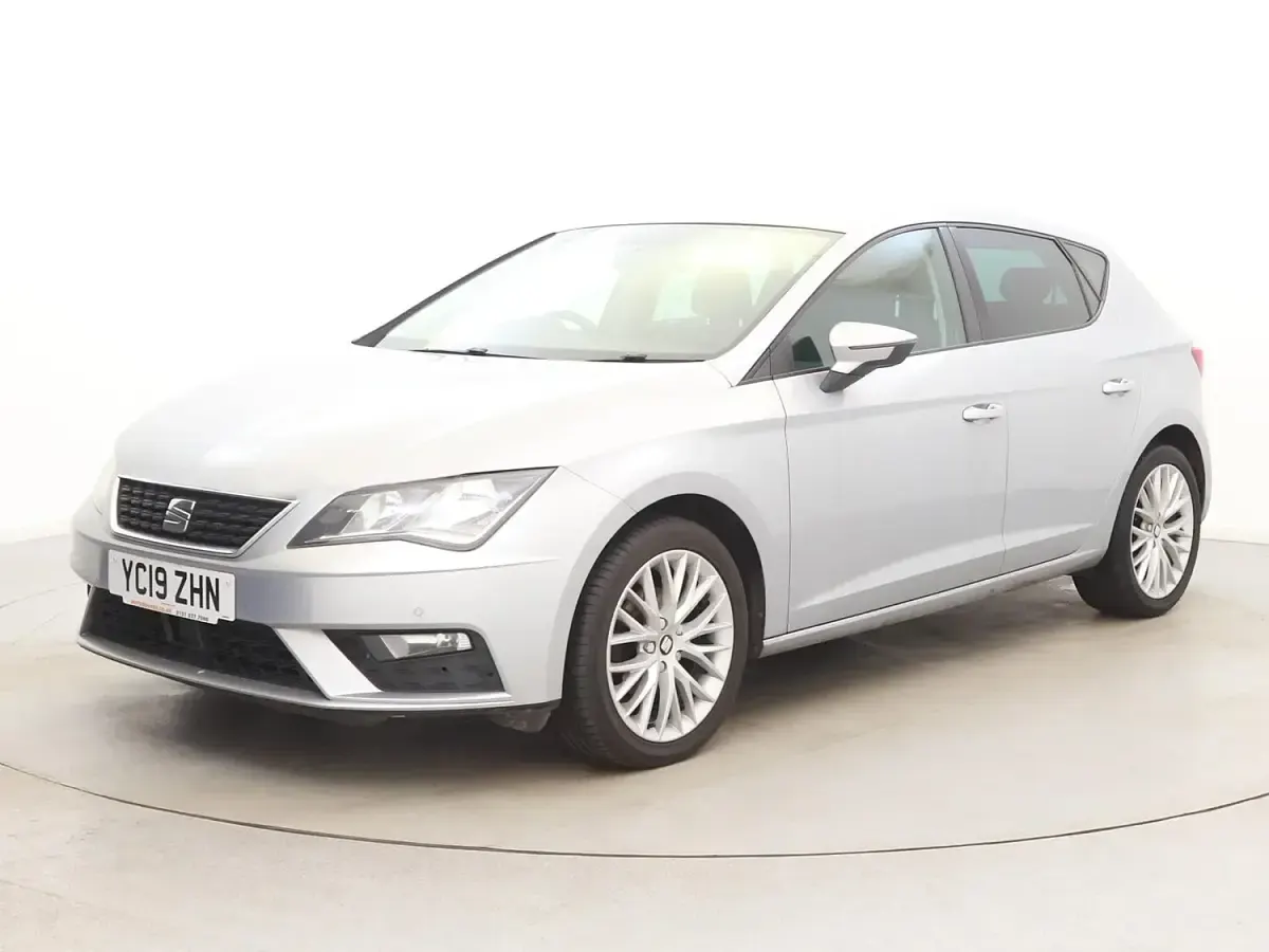 Used Seat Leon SE Dynamic 115 HP (84 kW) 2019 Silver Hatchback