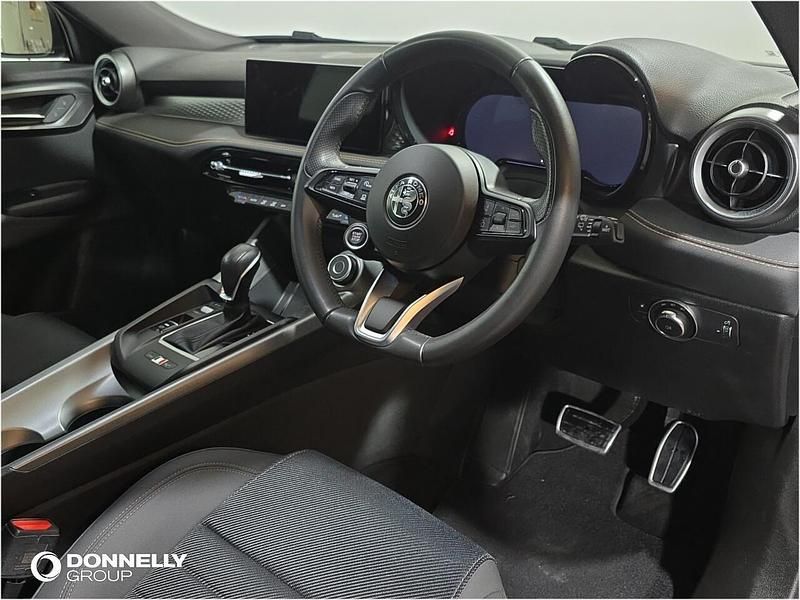 Used Alfa Romeo Tonale Ti 276 HP (202 kW) 2023 Red SUV