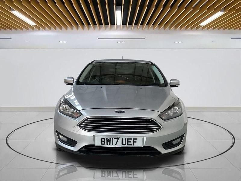Used Ford Focus Zetec 120 HP (88 kW) 2017 Silver Hatchback