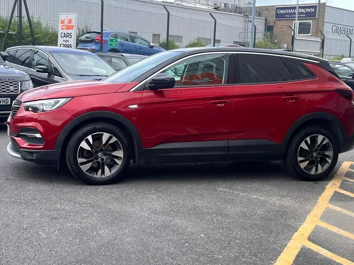 Used Vauxhall Grandland X Sport 130 HP (95 kW) 2019 Red SUV