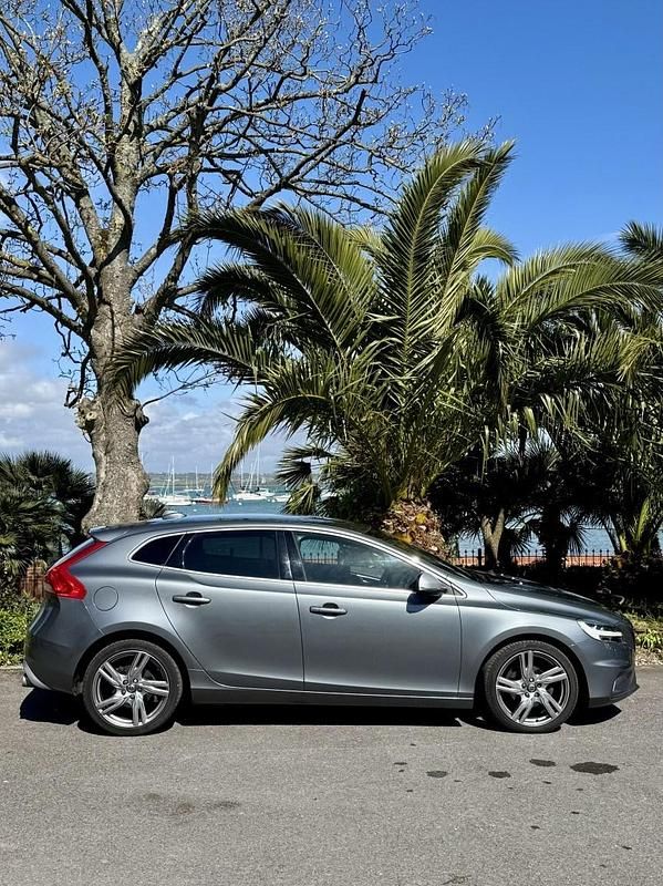 Used Volvo V40 R-Design Pro 120 HP (88 kW) 2019 Grey Hatchback