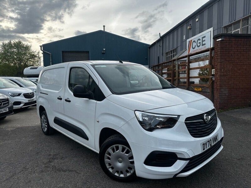 White Used 2020 Vauxhall Combo Sportive MPV | £8,495 (Good price) - Image 1/4