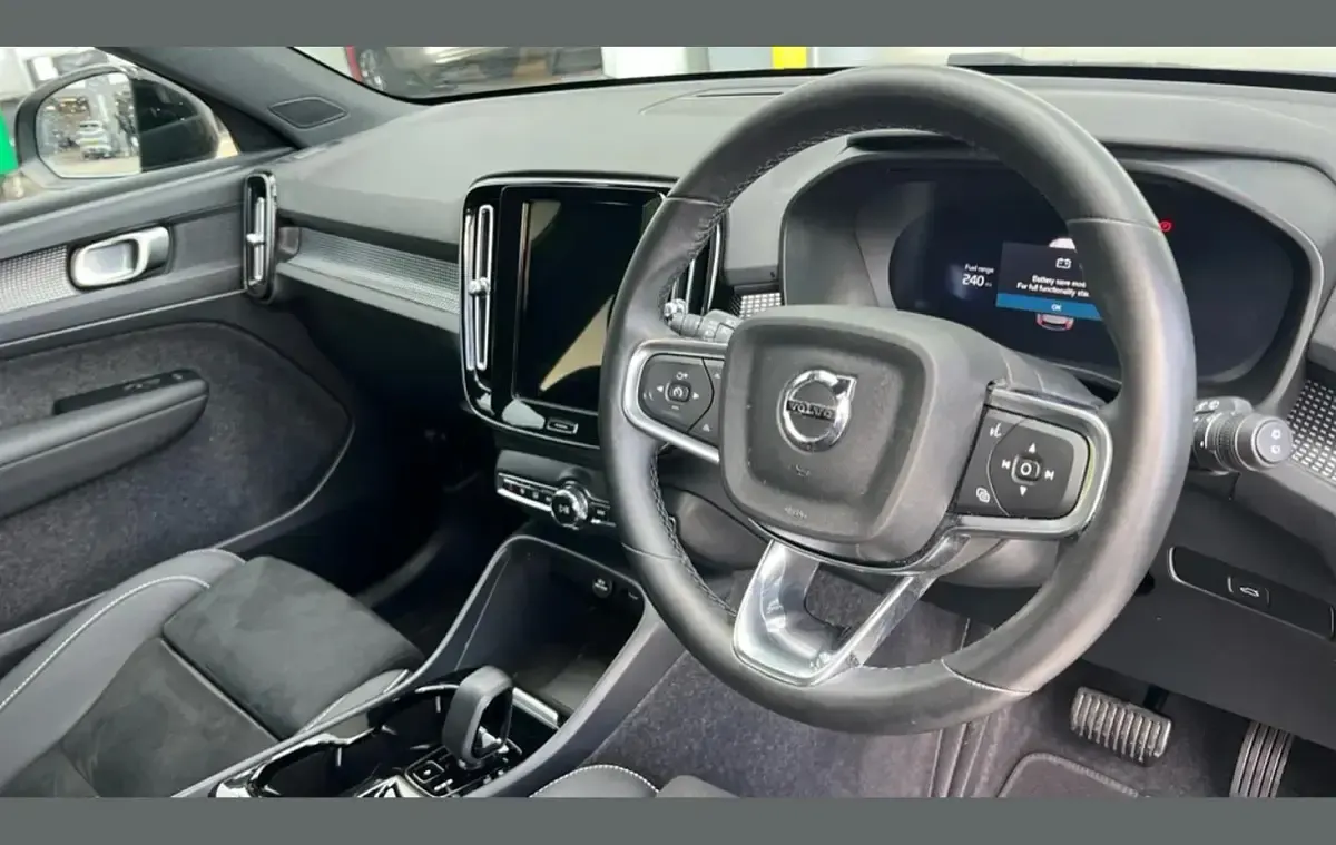 Used Volvo XC40 Plus 194 HP (142 kW) 2024 Black SUV