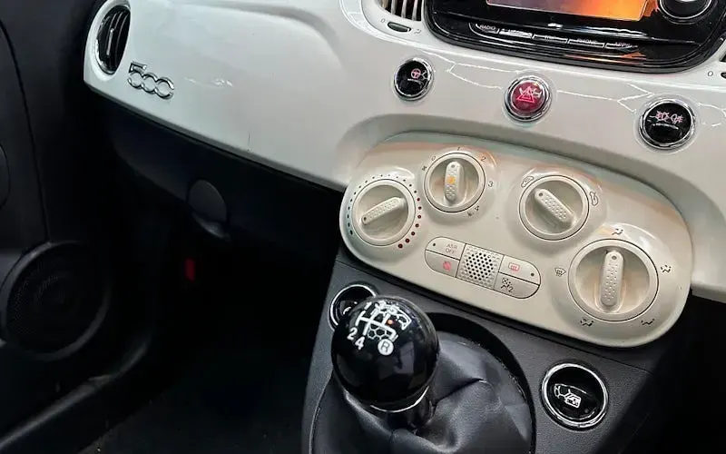 Used Fiat 500 Lounge 69 HP (50 kW) 2018 White Hatchback