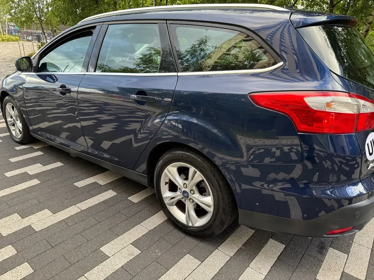 Used Ford Focus Zetec 2012 Blue Estate
