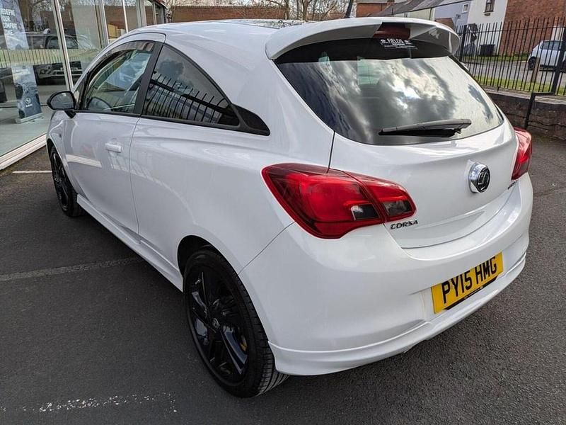 Second-hand Vauxhall Corsa Edition 2015 Alb Hatchback